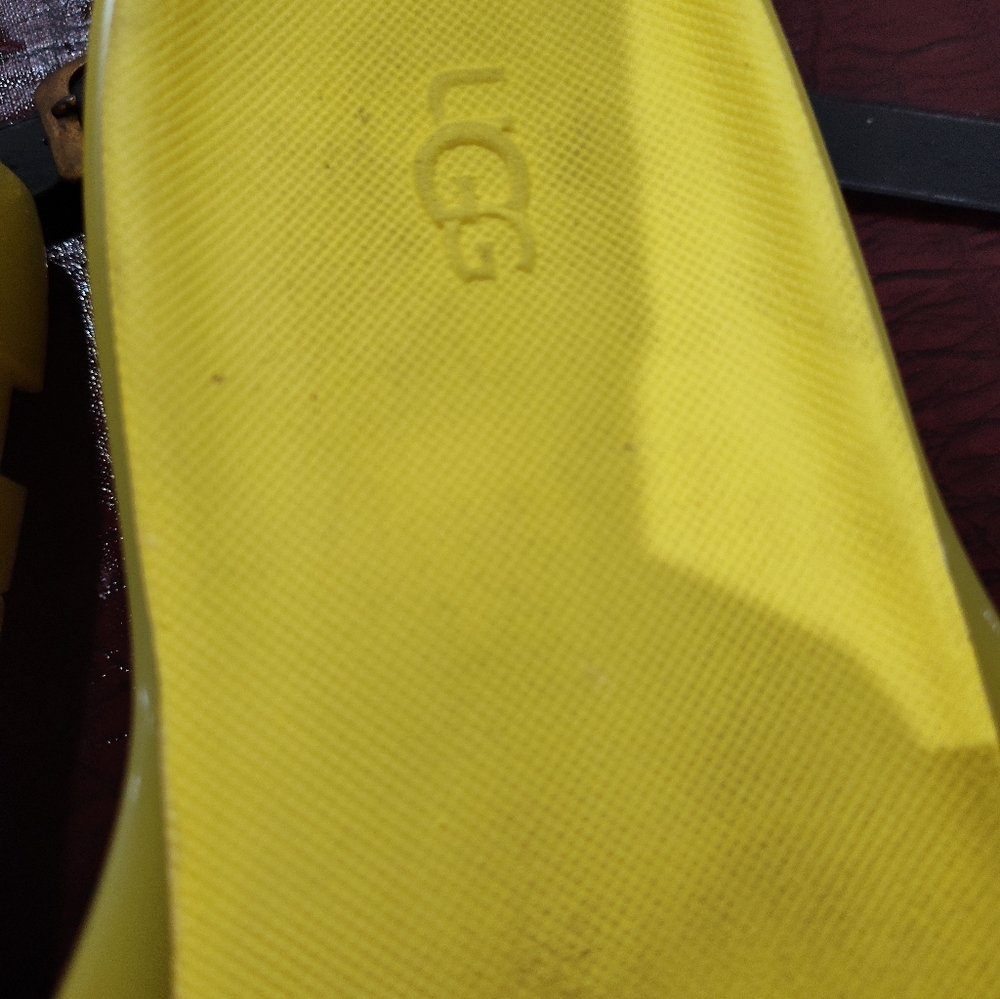 UGGS - Picture 5 of 10